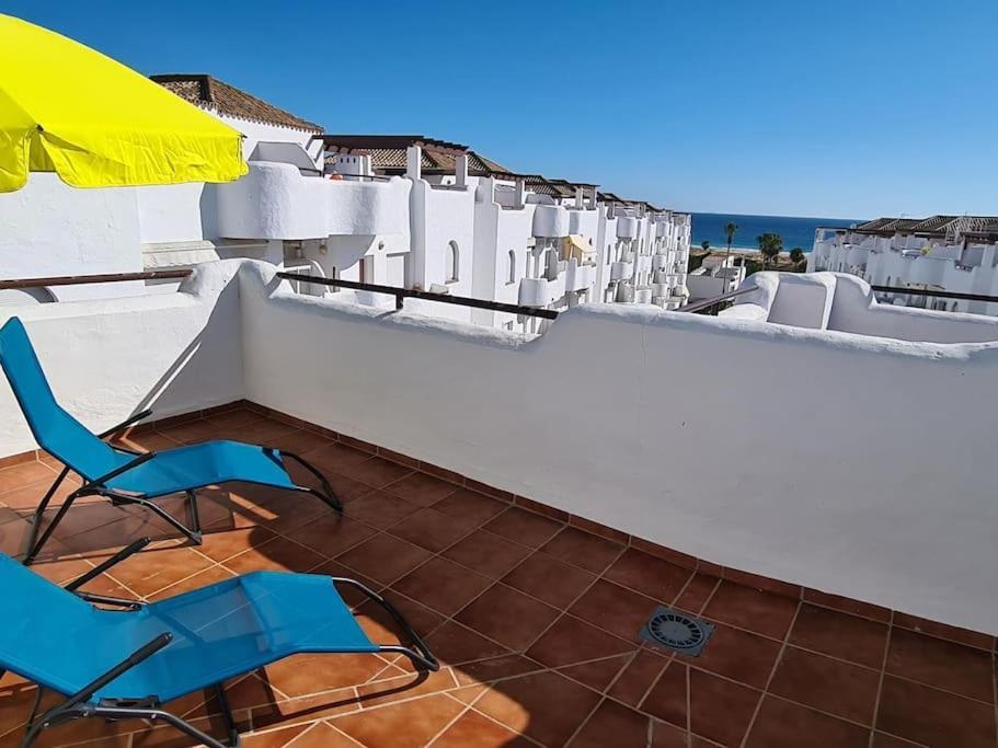Atico Duplex Con Vistas Al Mar En Захара де лос Атунес Екстериор снимка